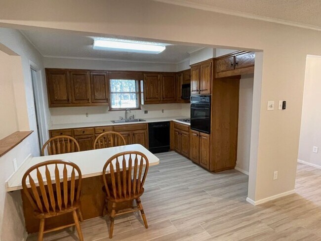 Building Photo - Quiet Community Living in Elm Mott