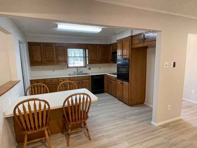 Building Photo - Quiet Community Living in Elm Mott