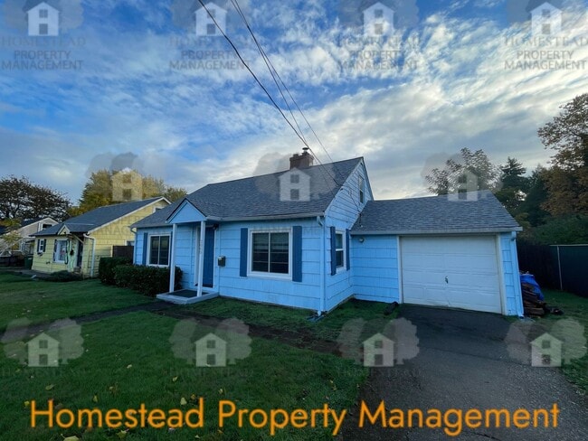 Building Photo - CHECK OUT THIS HUGE YARD!