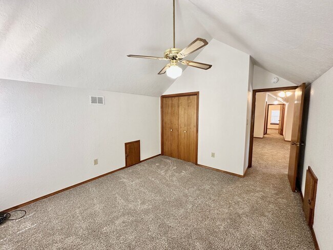 Building Photo - 2502 NE Kingsbriar Pl