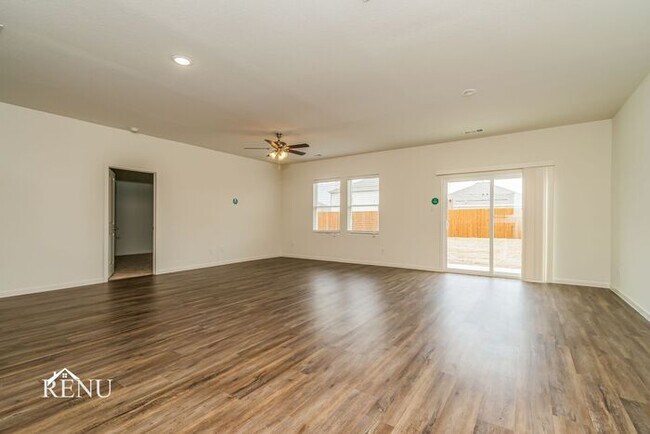 Building Photo - 527 London Dr