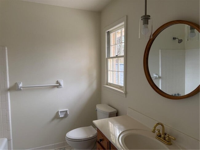 Building Photo - 2850 Cravey Dr NE