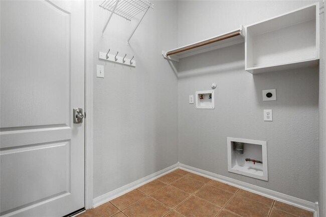 Building Photo - 25303 Hall Meadow Ln