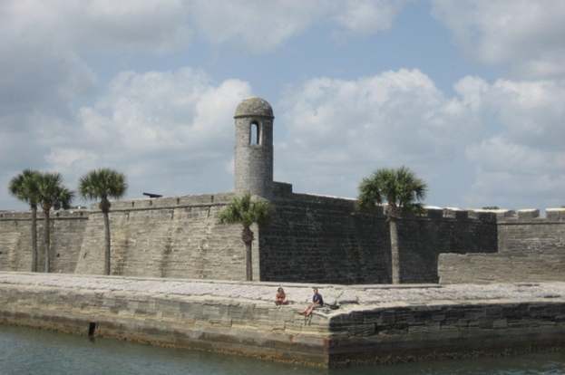 Building Photo - 704 Captains Dr