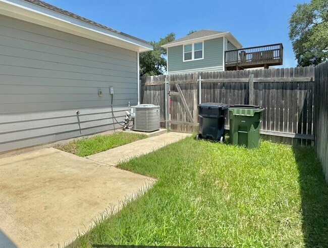 Building Photo - 2148 Pecan Island Dr