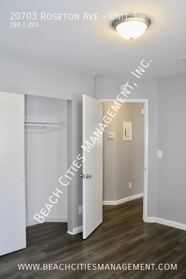 Building Photo - Completely Remodeled Townhouse in Lakewood...