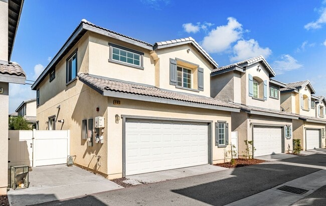 Building Photo - Beautiful Condo