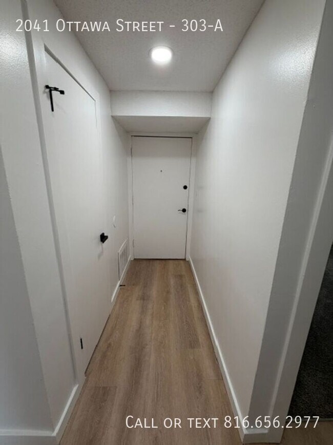 Building Photo - 2041 Ottawa St