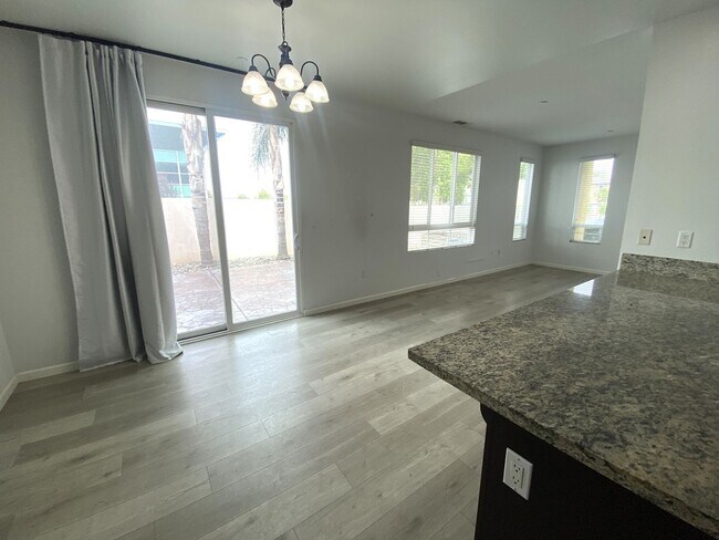Building Photo - 4 Bdrm Parkside Village Gem -  2 weeks fre...