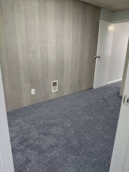 Building Photo - 28 N Kresson St
