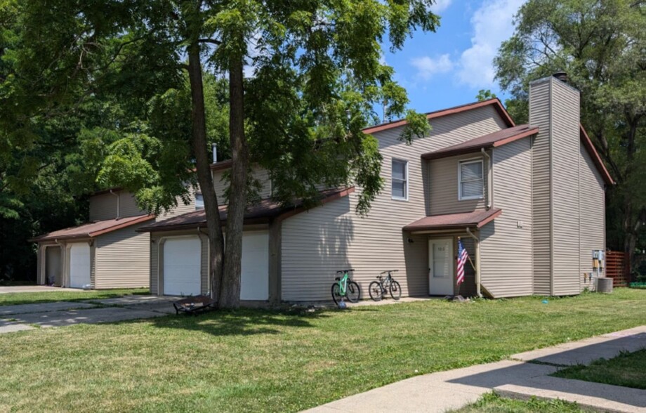 Primary Photo - Canterbury Townhomes