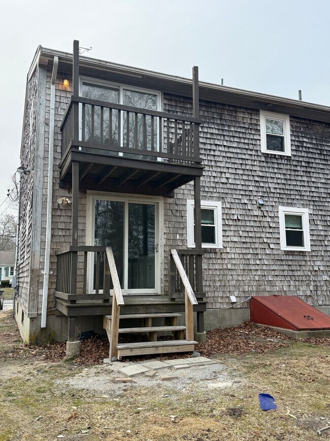 Building Photo - 136-138-138 W Yarmouth Rd