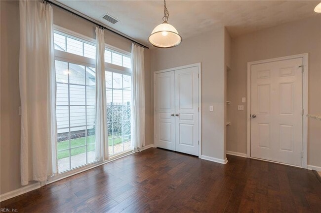 Building Photo - 5616 Memorial Dr