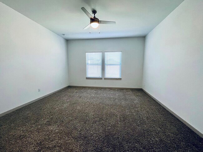 Building Photo - 3322 Silverton Dr