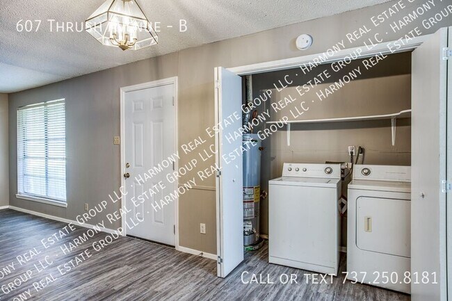 Building Photo - 607 Thrush Ave