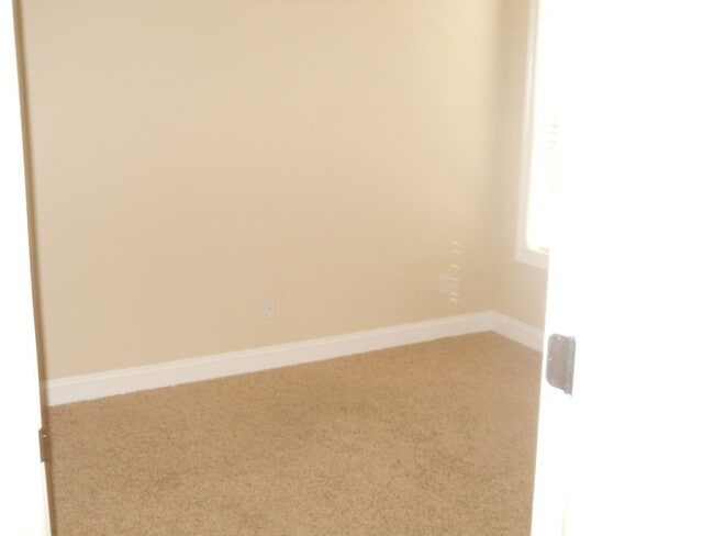 Building Photo - Great home in the city in the Vineyards S/D!