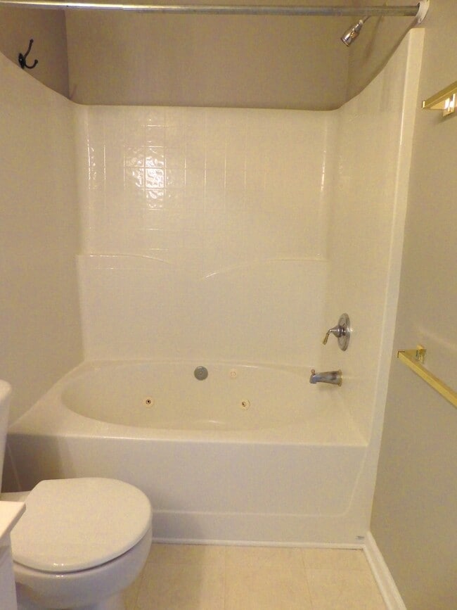 Building Photo - Ballantyne Village Townhome for Immediate ...