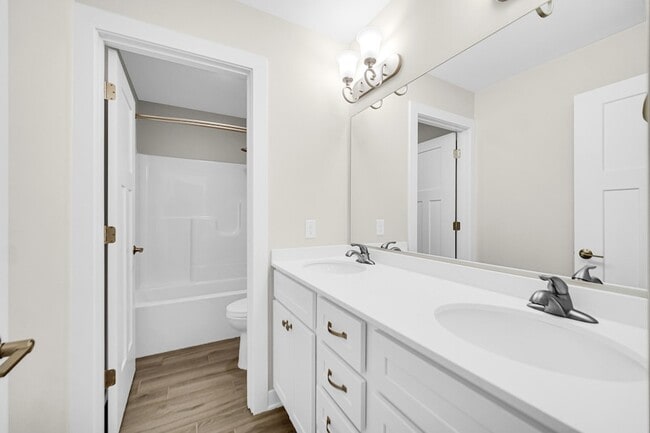 Building Photo - 2111 Easton Park Dr