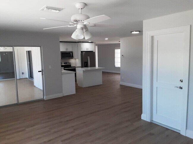 Building Photo - 1666 Sabal Palm Dr