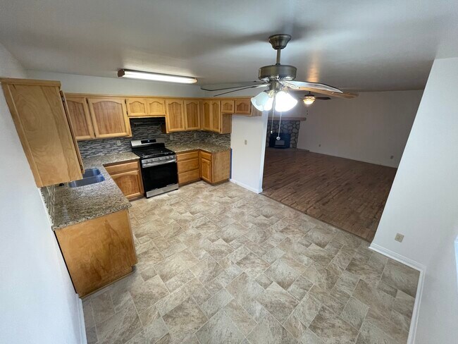 Building Photo - 928 Hemming Way