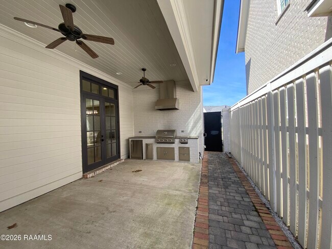 Building Photo - 2110 Belfleur St