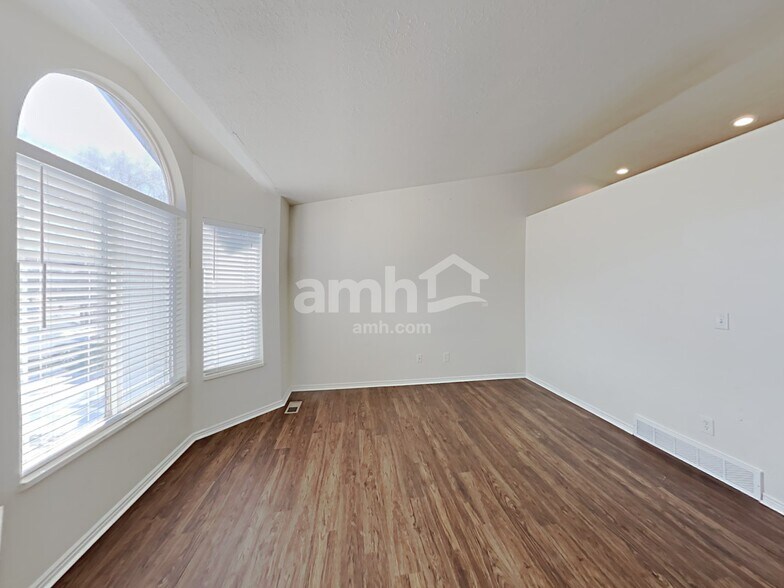 Building Photo - 435 S 120 W