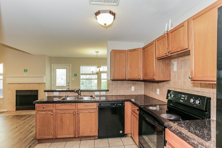 Building Photo - 12634 Bay Ave