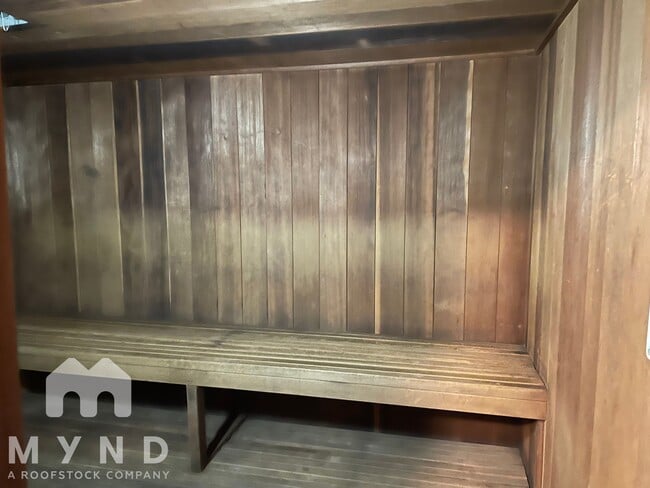 Building Photo - 200 SW Florence Ave