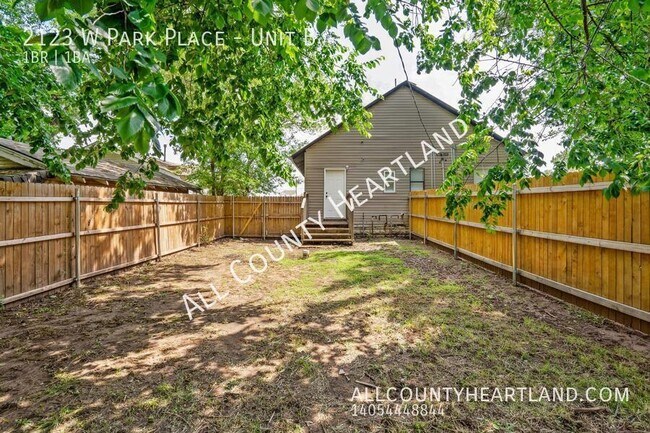 Building Photo - 2123 W Park Pl