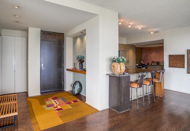 Building Photo - 3310 Fairmount-1831