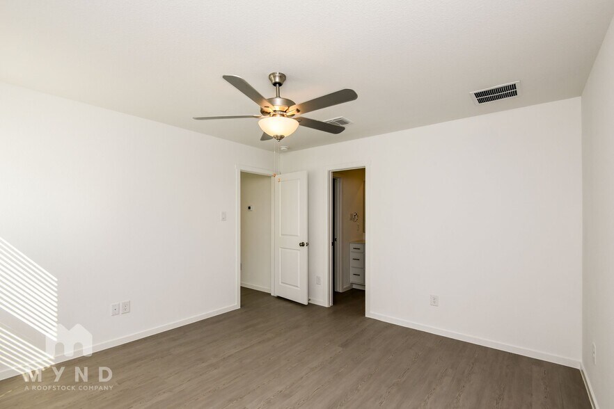 Building Photo - 2708 Ctr Crk Ln