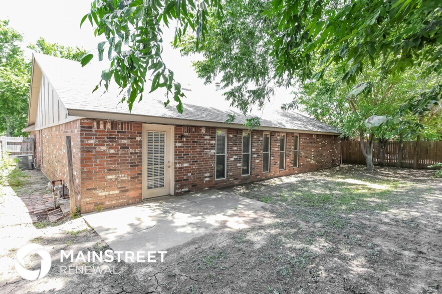 Building Photo - 8312 NW 112th St