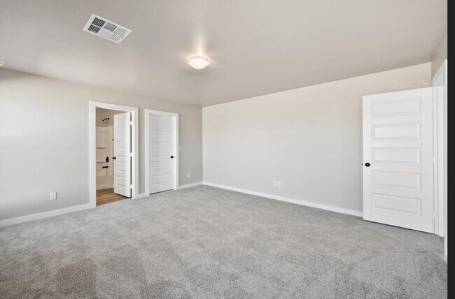 Building Photo - PRE LEASING NOW - AVAILABLE 7/14