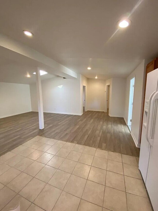 Building Photo - Central costa Mesa 5 bdrm home