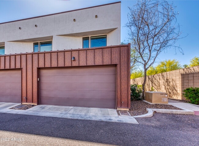 Building Photo - 540 W Mariposa St