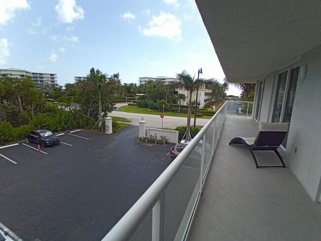 Building Photo - 2560 S Ocean Blvd