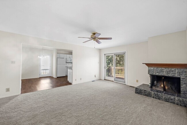 Building Photo - 1109 Brittany Pkwy