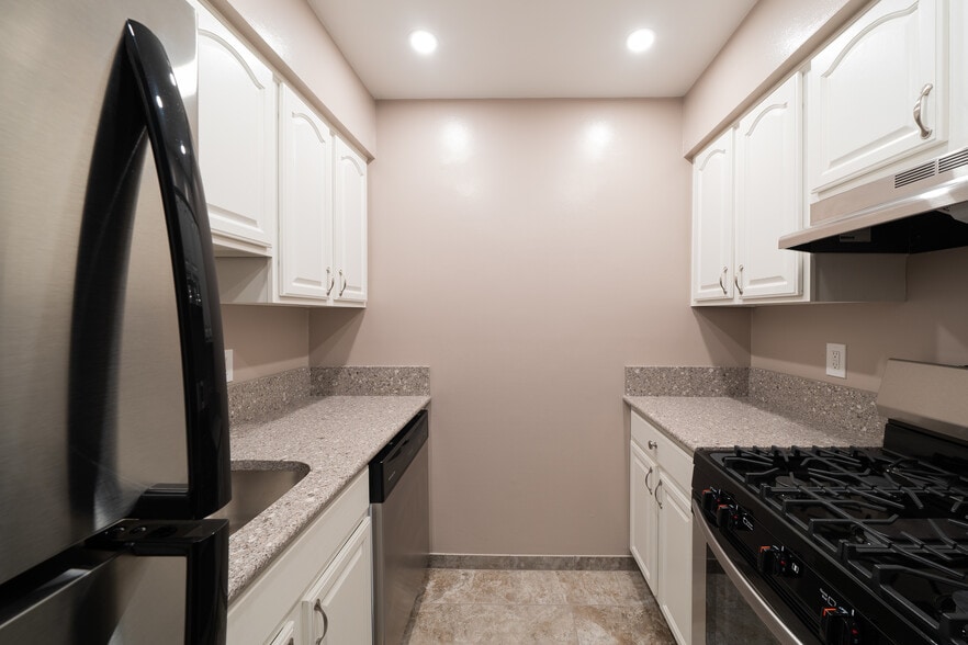 Interior Photo - Cambridge Manor: In-Unit Washer & Dryer, Heat, Water, & Gas Included, and Cat & Dog Friendly
