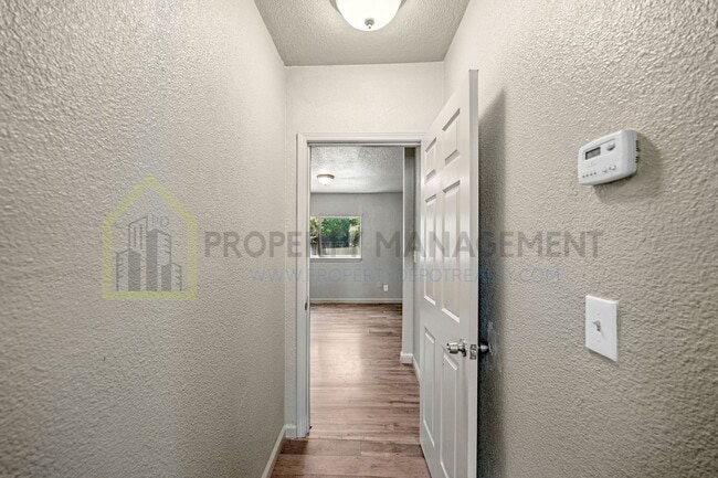 Building Photo - Updated 3-Bed, 2-Bath Bungalow on Spacious...