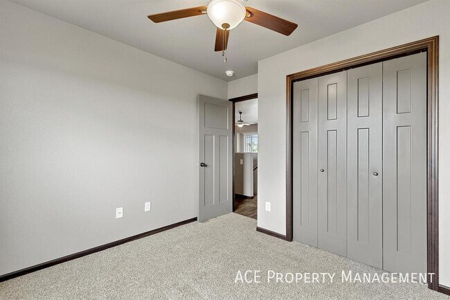Building Photo - 513 Pride Ct