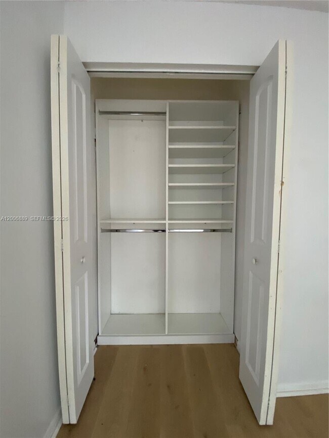 Building Photo - 6132 SW 39th St