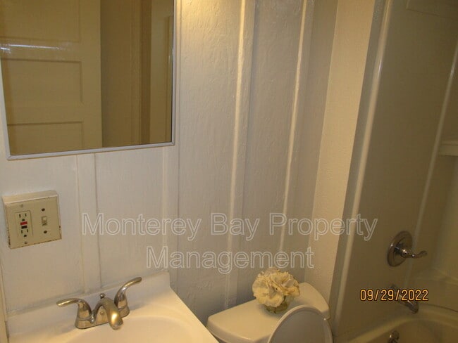 Building Photo - 391 Prescott Ave