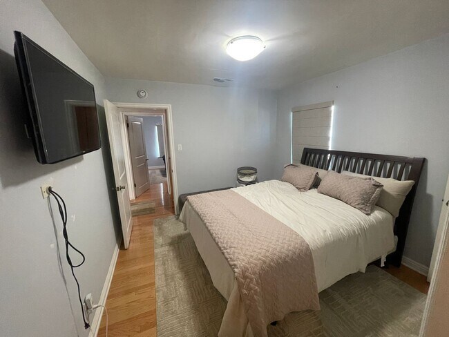 Building Photo - Super comfortable 2-bedroom, 2-bath home in Long Beach