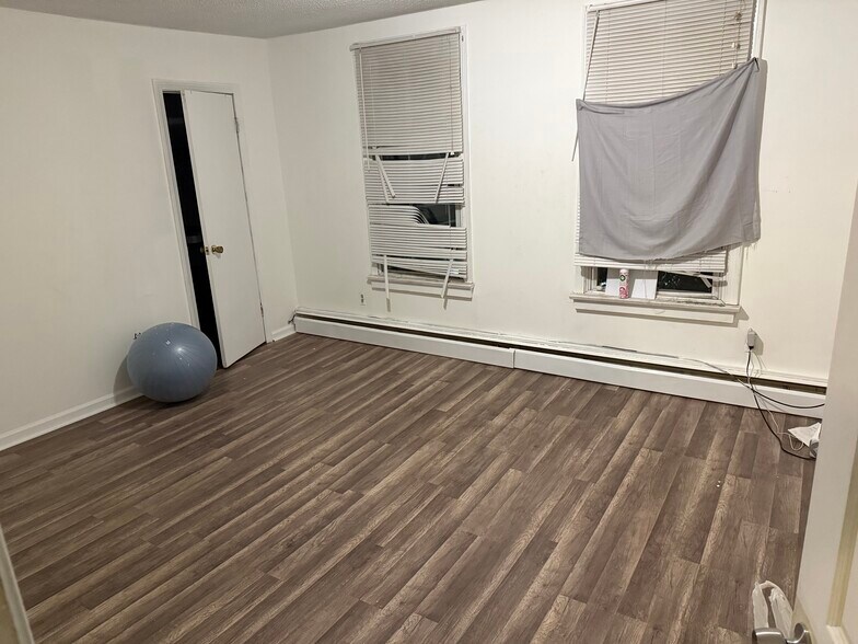 Living room - 13 S 1st St