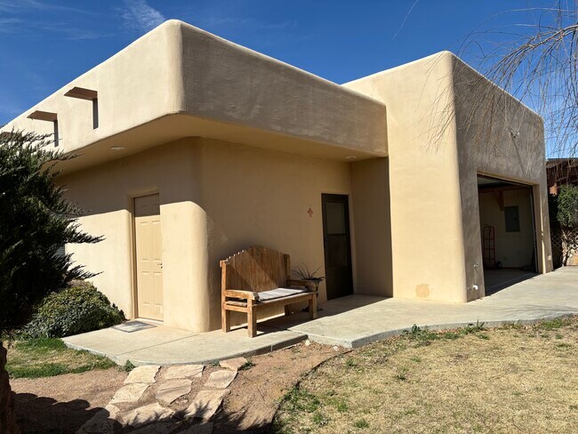 Building Photo - 2125 Via Tesoro