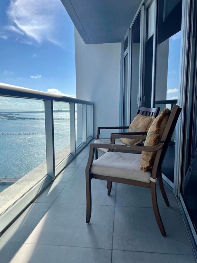 Building Photo - 485 Brickell Ave