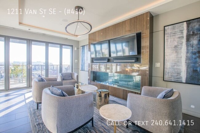 Building Photo - 1211 Van St SE