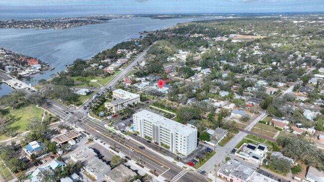 Building Photo - Modern, Stylish 1-Bed, 1-Bath Apartment - Electric, Water, Grounds Care, and Pest Control all Inc...