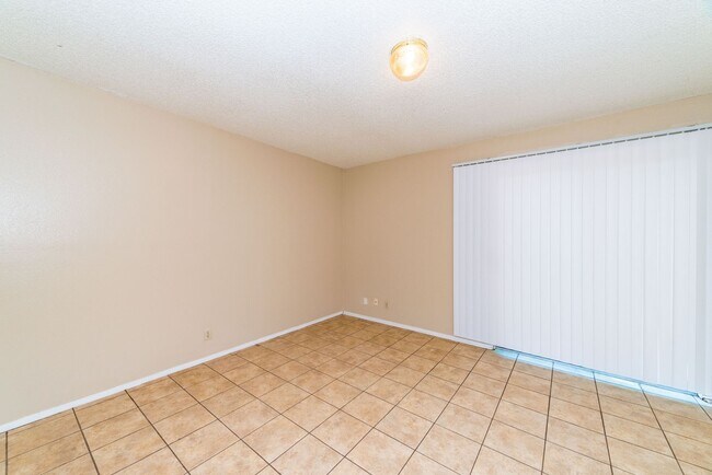 Building Photo - 2-BEDROOM DUPLEX