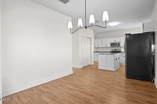 Building Photo - 11025 Bullseye St